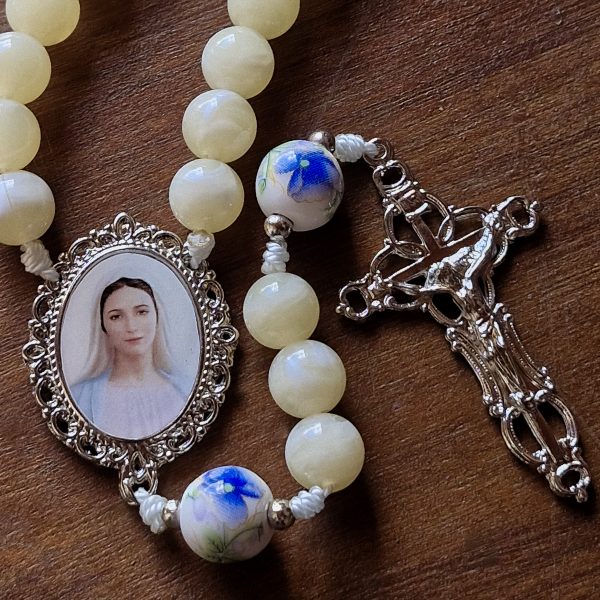 Terço Nossa Senhora Mãe Rainha marfim - Image 2