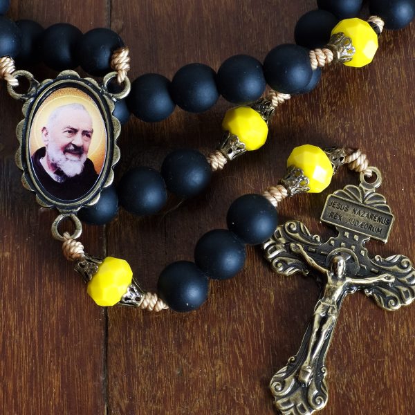 Terço Padre Pio amarelo - Image 2
