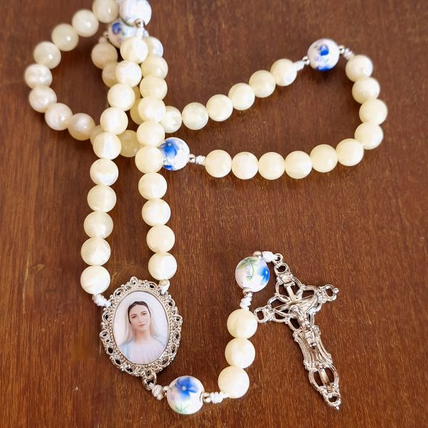 Terço Nossa Senhora Mãe Rainha marfim