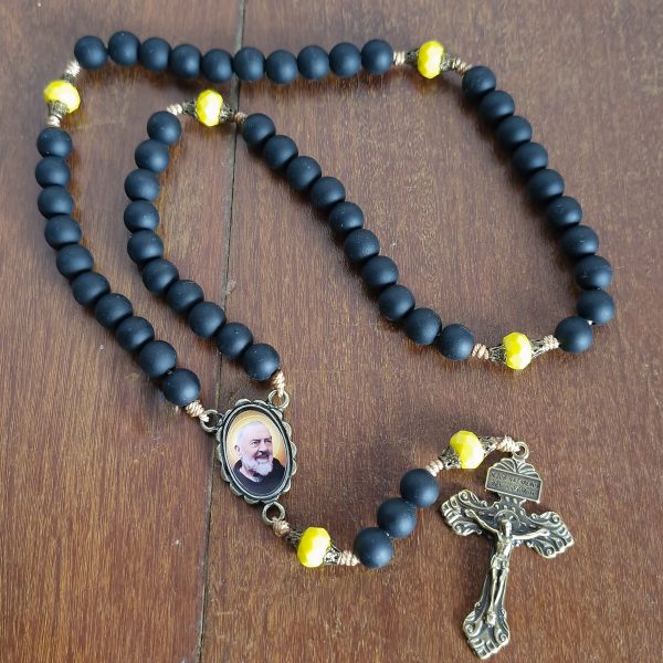 Terço Padre Pio amarelo
